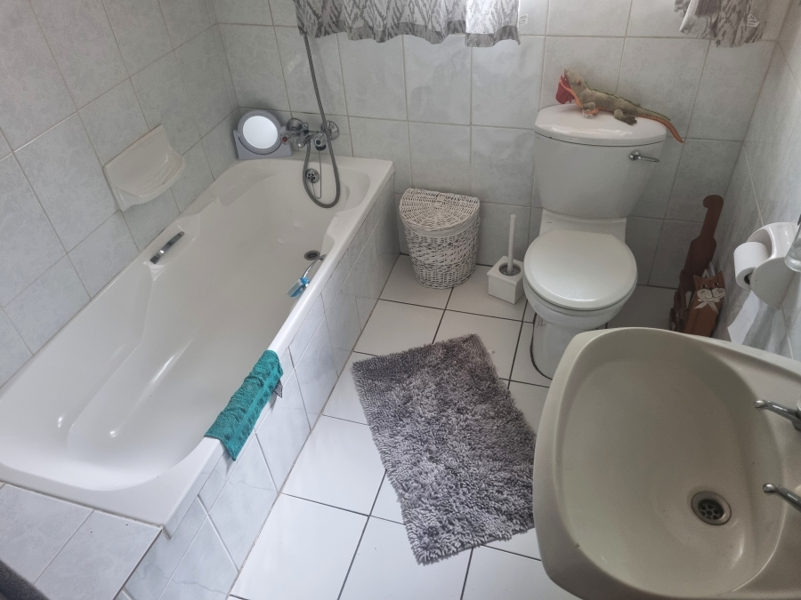 4 Bedroom Property for Sale in Geelhoutpark North West